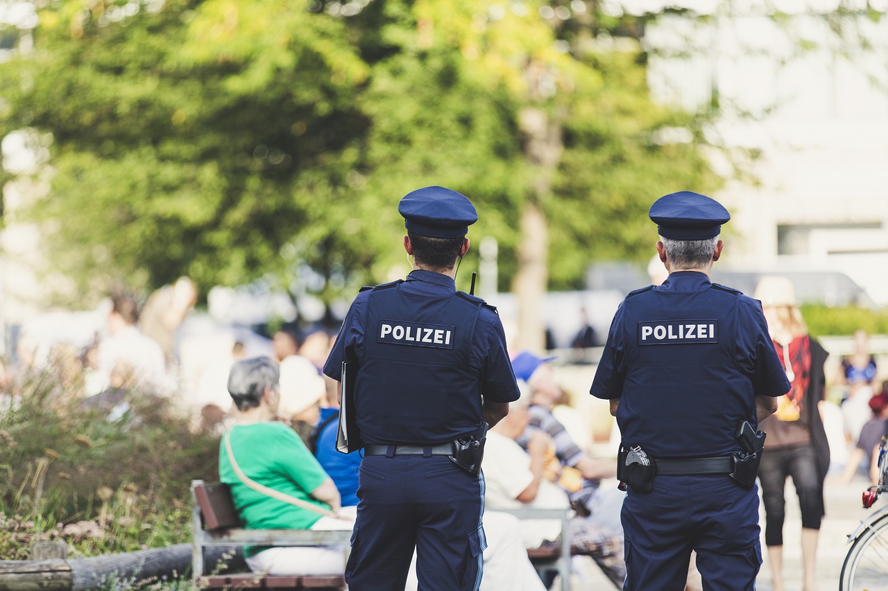 陆丰市最新通缉犯名单公布，社会安全警钟再次敲响！